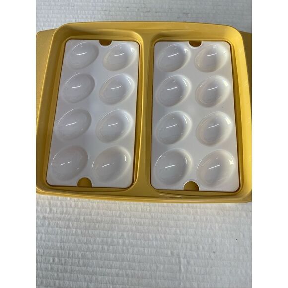 Vintage Tupperware 723-1‎ Deviled EGG Holder Carrier Yellow w/ Sheer Lid 70's - Picture 2 of 3